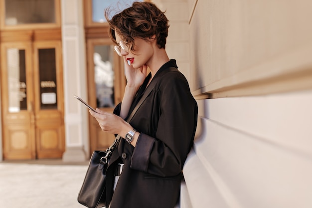 Is It Possible to Stay Stylish on a Shoestring Budget?
