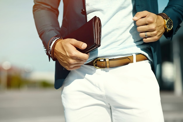 Mastering Belt Style: Essential Tips and Tricks for Maximizing This Accessory!