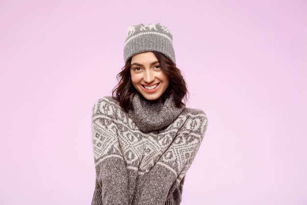 Styling My Chunky Peach Sweater – A Comparison of Chunky Vs. Slim-Fit Sweaters