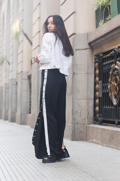 Styling White Pants: Tips and Trends