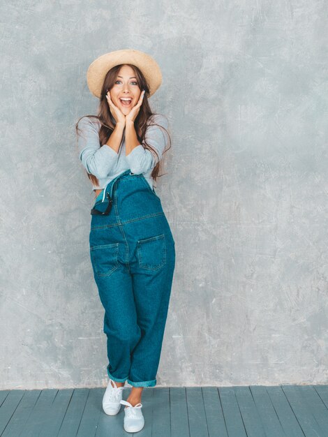 Stylish Outfit Ideas: Pairing Jeans with Jackets and Cardigans Inspired by Fabulous Women
